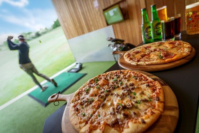 Looking for something to do this afternoon? Head down to the driving range to book one of our VIP bays! Grab yourself a bite to eat and a few drinks, all in your own private bay with comfy seating, TV and unlimited balls! 🏌🏼‍♂️#poweredbytrackman #range #wycombeheights #wycombe #bgl